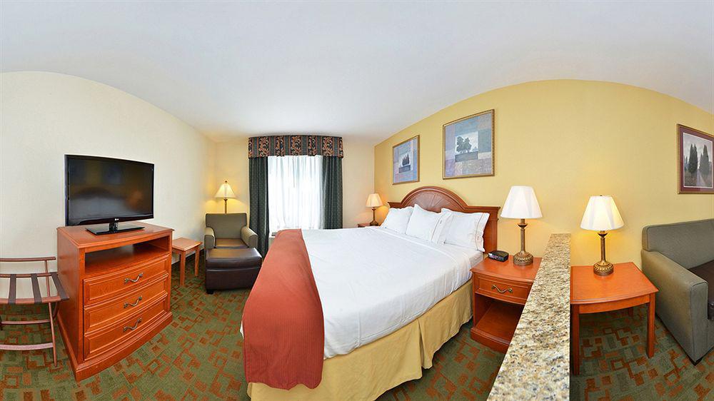 Holiday Inn Express Hotel & Suites Petersburg/Dinwiddie By Ihg Exterior foto