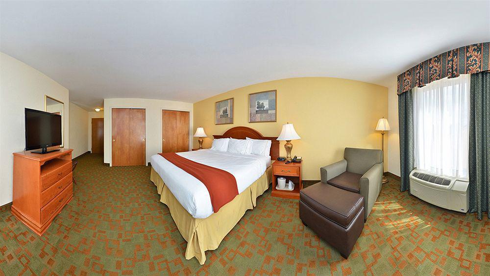 Holiday Inn Express Hotel & Suites Petersburg/Dinwiddie By Ihg Exterior foto