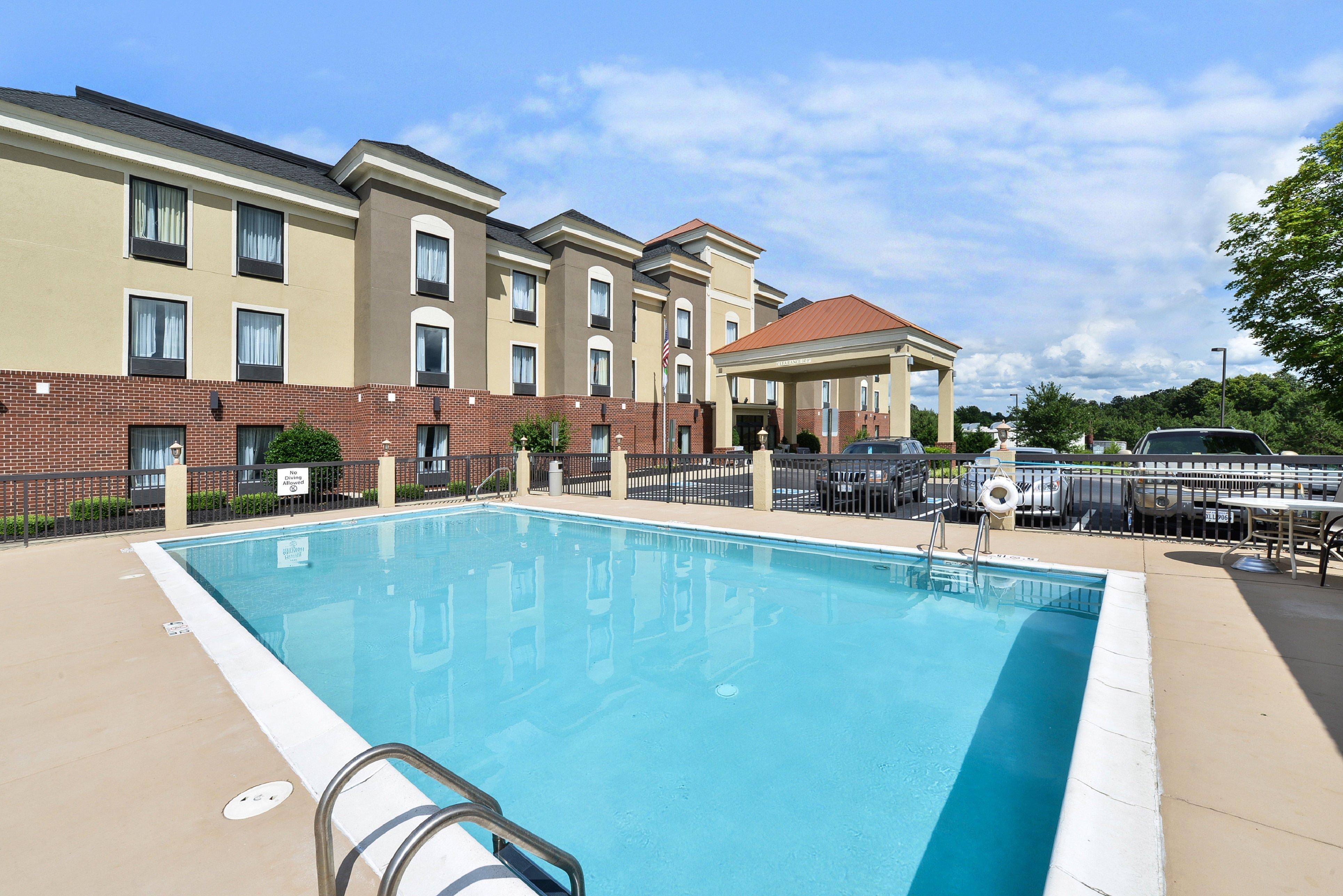 Holiday Inn Express Hotel & Suites Petersburg/Dinwiddie By Ihg Exterior foto