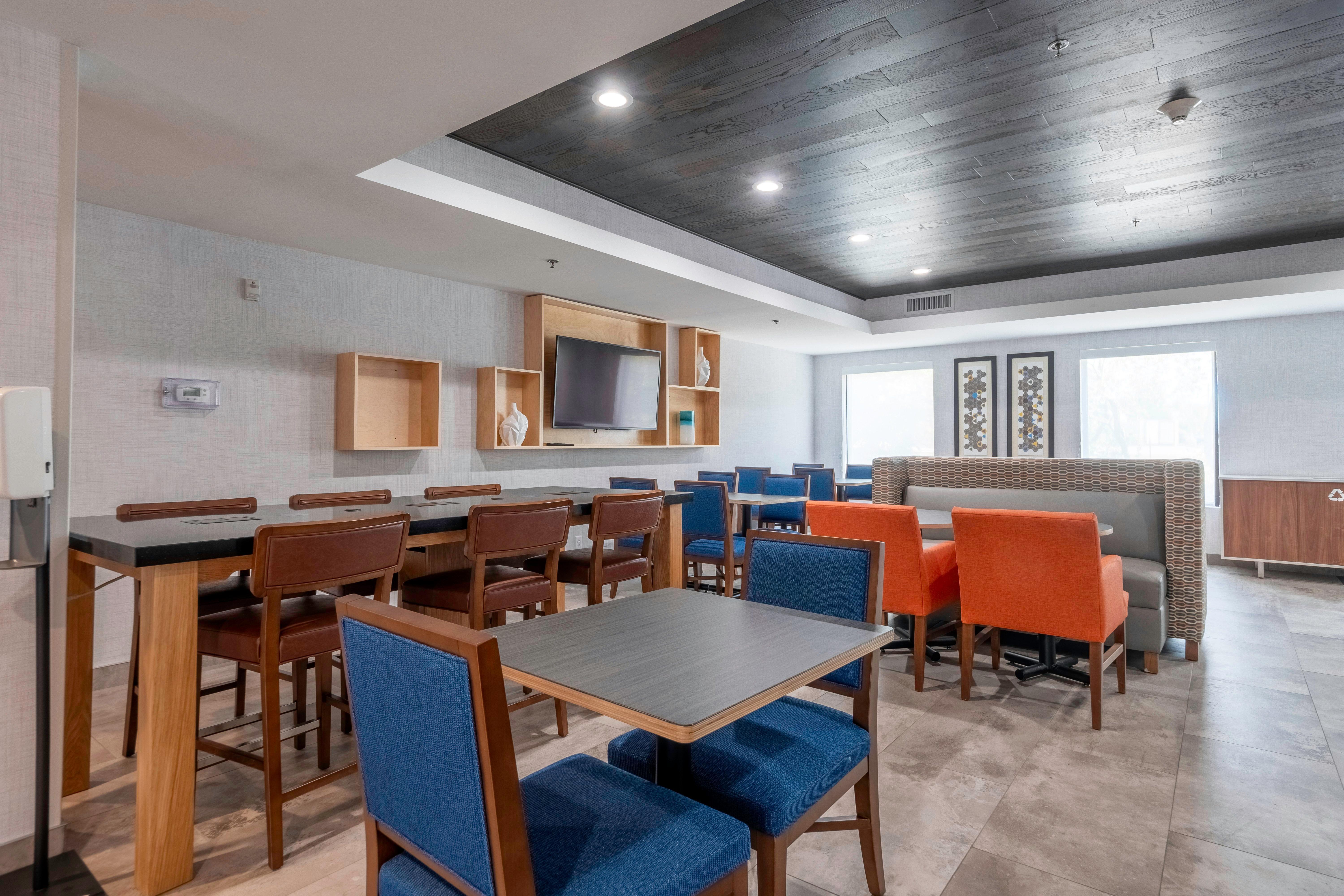 Holiday Inn Express Hotel & Suites Petersburg/Dinwiddie By Ihg Exterior foto