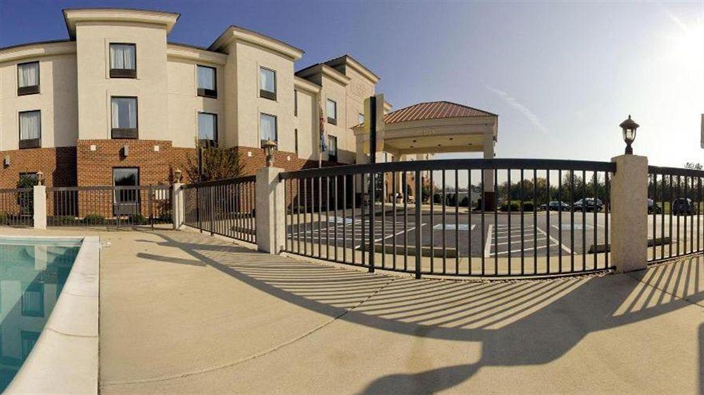 Holiday Inn Express Hotel & Suites Petersburg/Dinwiddie By Ihg Exterior foto