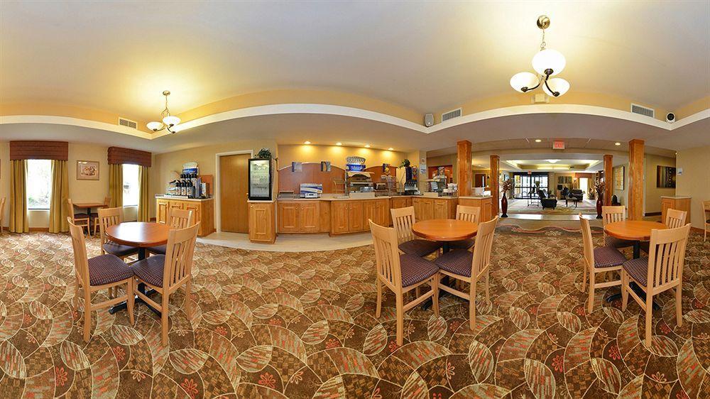 Holiday Inn Express Hotel & Suites Petersburg/Dinwiddie By Ihg Exterior foto