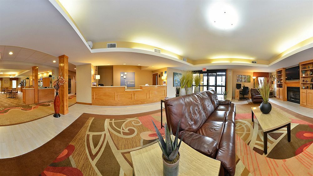 Holiday Inn Express Hotel & Suites Petersburg/Dinwiddie By Ihg Exterior foto